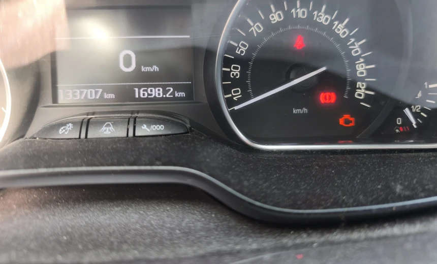 Peugeot 2008 2015 Gasoline Manual Image 3