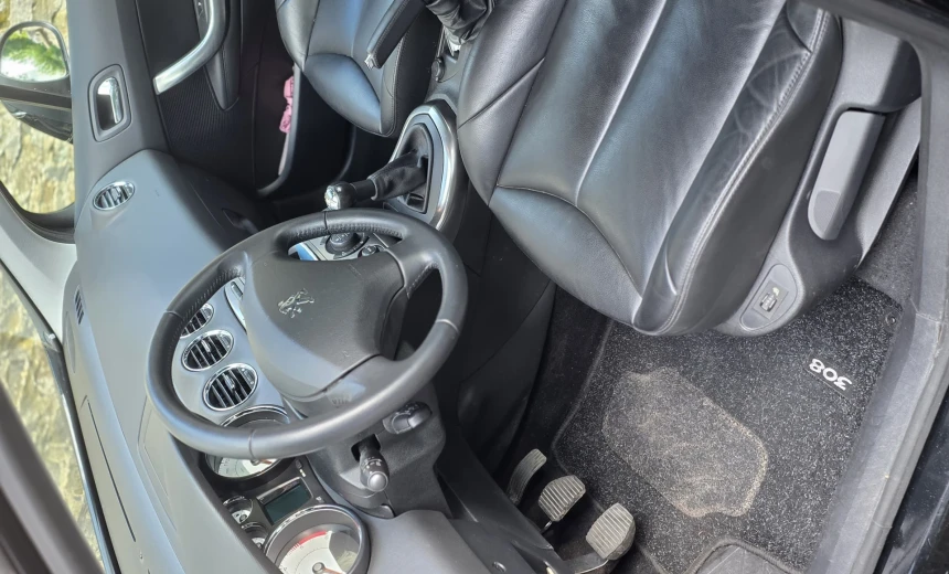 Peugeot 308 2011 Diesel Manual Image 7