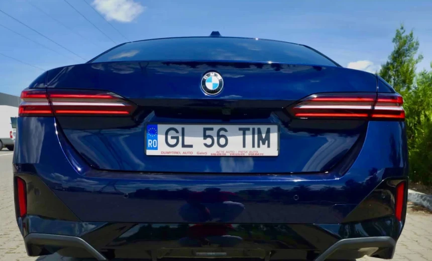 BMW 520 2024 Hybrid Electric/Gasoline Automatic Image 4