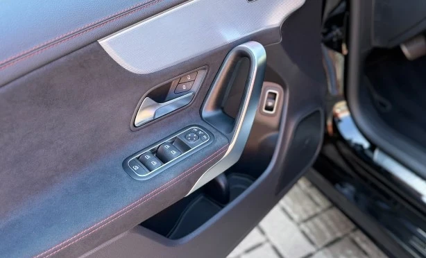 Mercedes-Benz CLA 180 2019 Gasoline Automatic Image 5