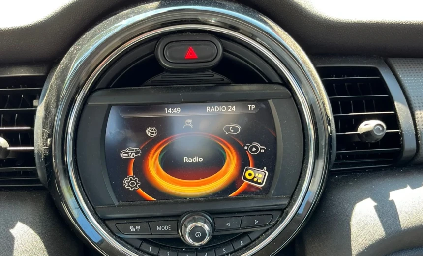 MINI One 2017 Gasoline Manual Image 6