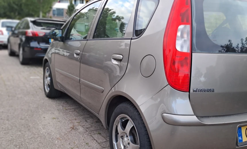 Mitsubishi Colt 2008 Gasoline Manual Image 6