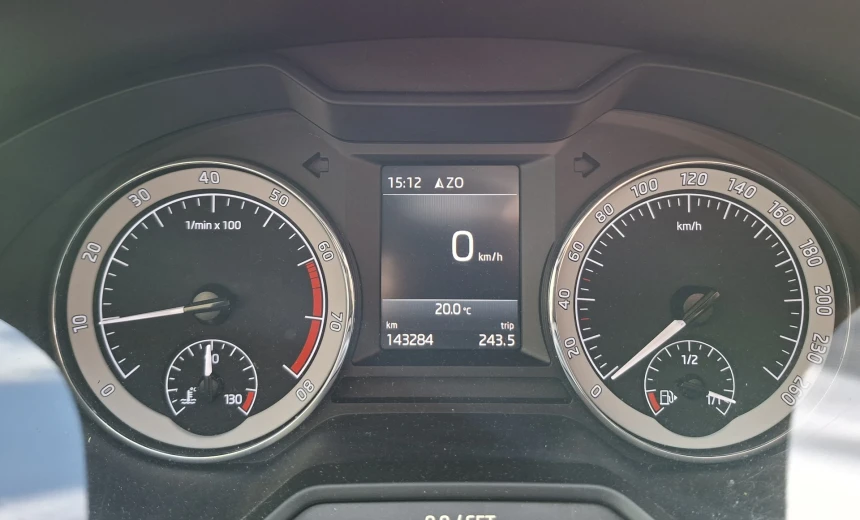 Skoda Octavia 2018 Gasoline Manual Image 3