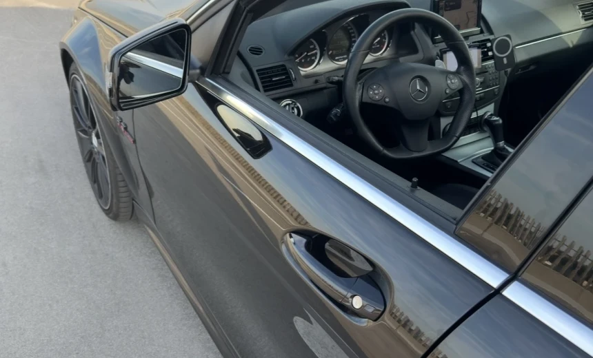 Mercedes-Benz C 63 AMG 2009 Gasoline Automatic Image 2