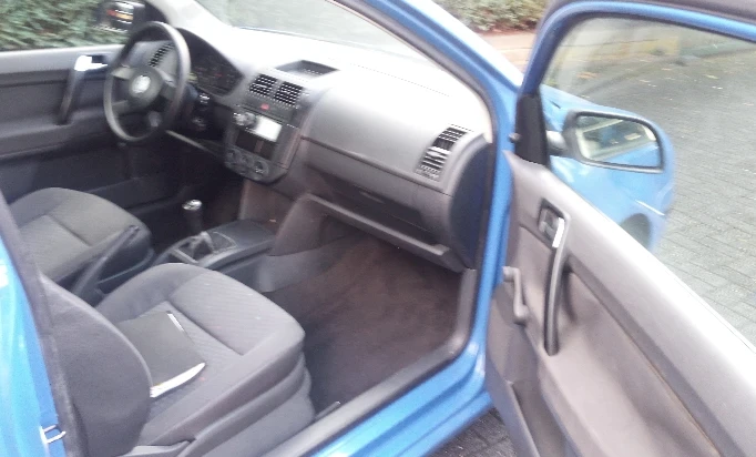 Volkswagen Polo 2002 Gasoline Manual Image 6