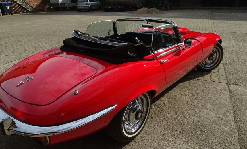 Jaguar E-Type 1973 Gasoline Manual Image 4