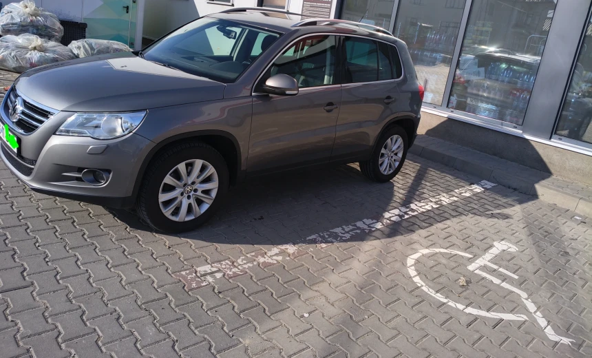 Volkswagen Tiguan 2009 Gasoline Manual Image 9