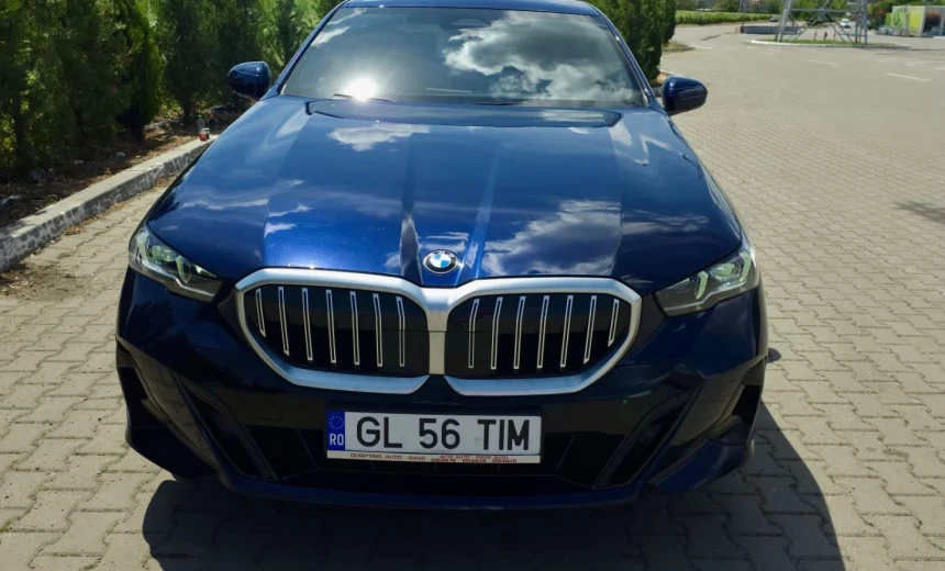 BMW 520 2024 Hybrid Electric/Gasoline Automatic Image 2