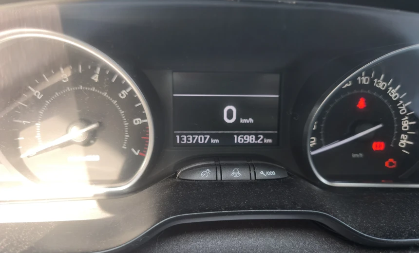 Peugeot 2008 2015 Gasoline Manual Image 4