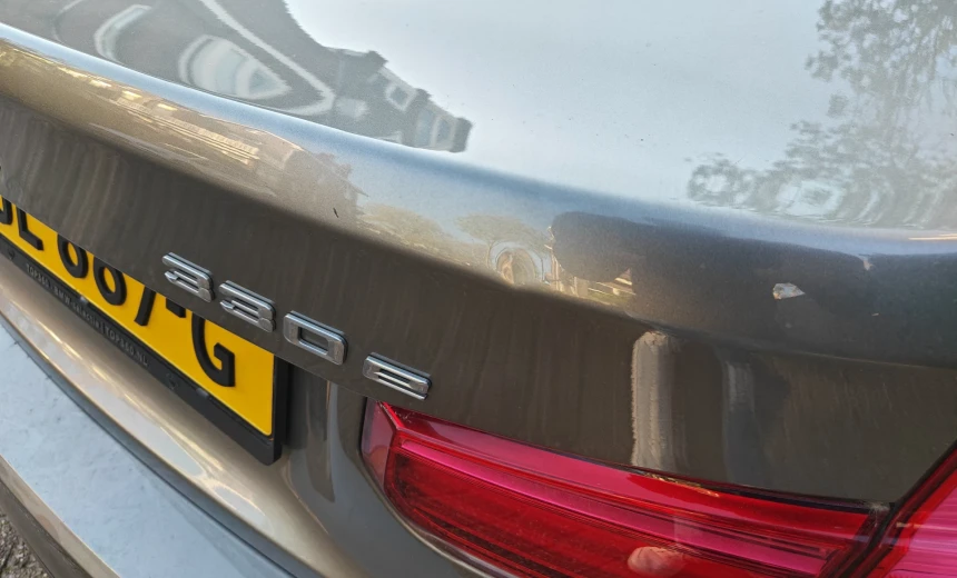 BMW 330 2016 Hybrid Electric/Gasoline Automatic Image 4