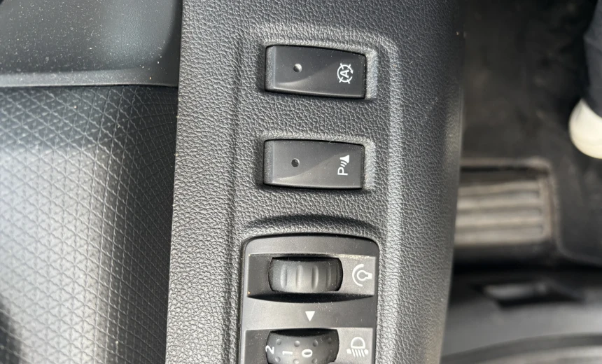 Renault Clio 2017 Gasoline Manual Image 9