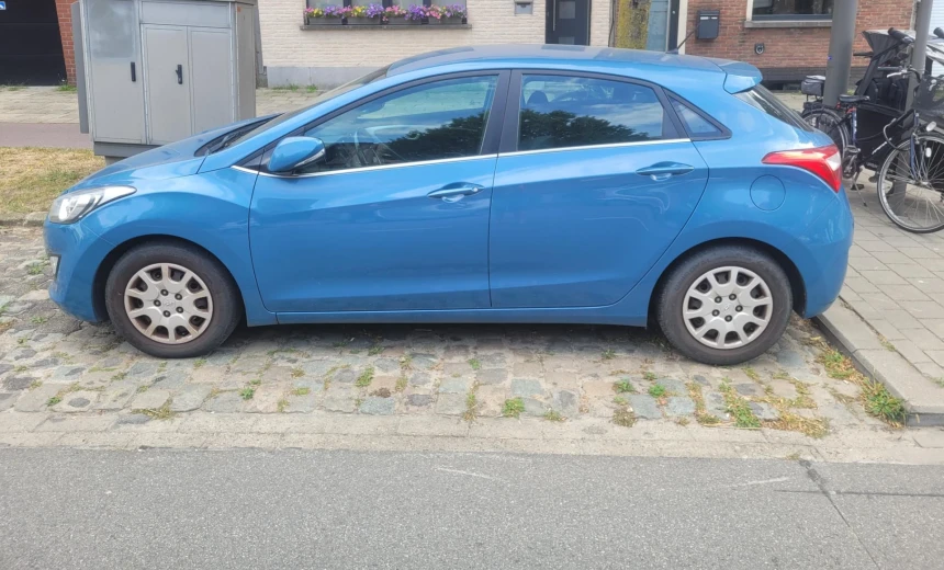 Hyundai i30 2012 Gasoline Manual Image 4