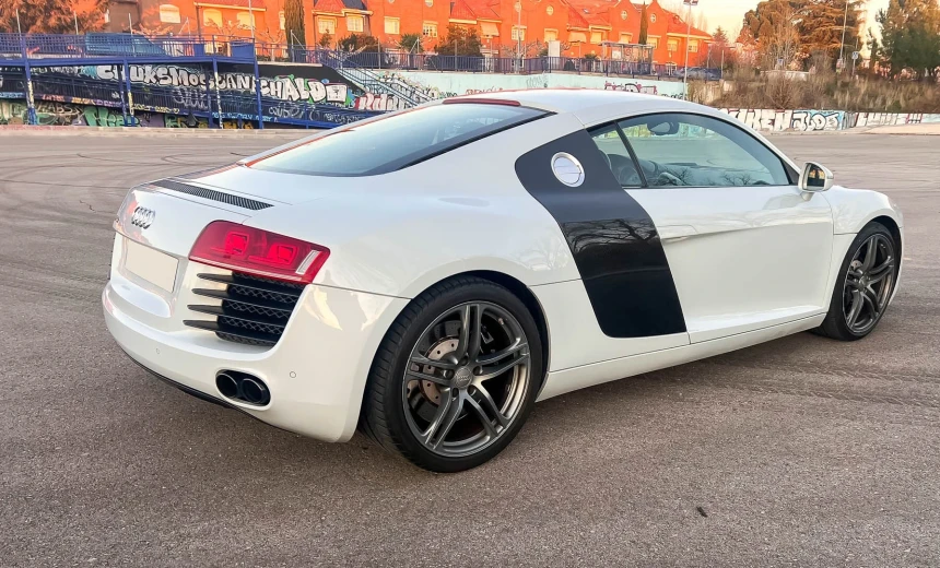 Audi R8 2012 Gasoline Automatic Image 2