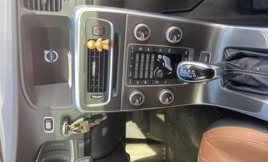 Volvo V60 2015 Hybrid Electric/Diesel Automatic Image 6