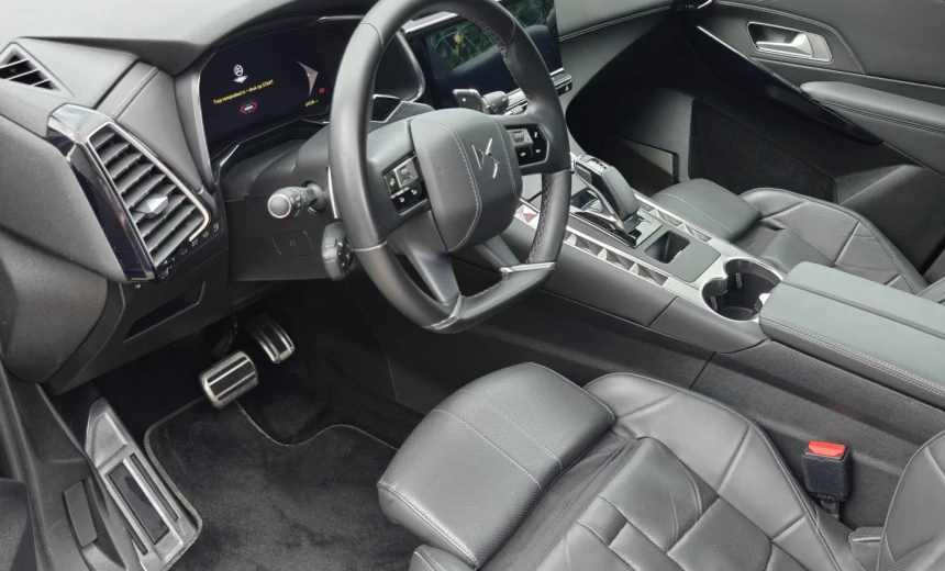 DS DS 7 Crossback 2023 Hybrid Electric/Gasoline Automatic Image 4