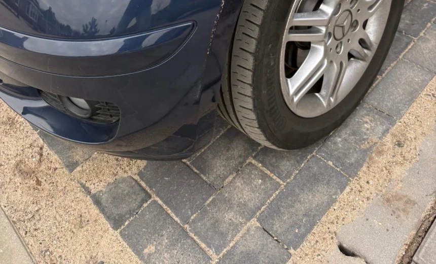 Mercedes-Benz A 150 2004 Gasoline Manual Image 3