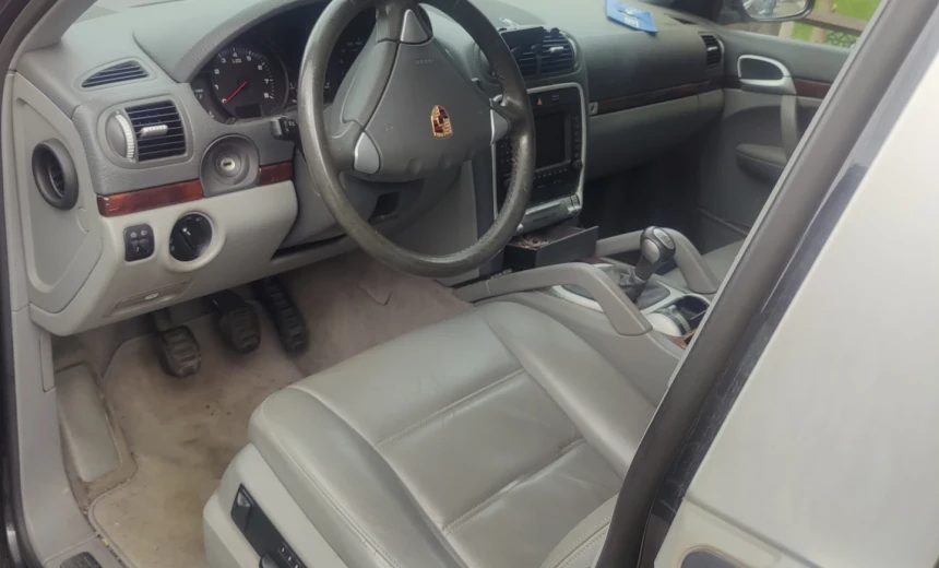 Porsche Cayenne 2005 Gasoline Manual Image 5