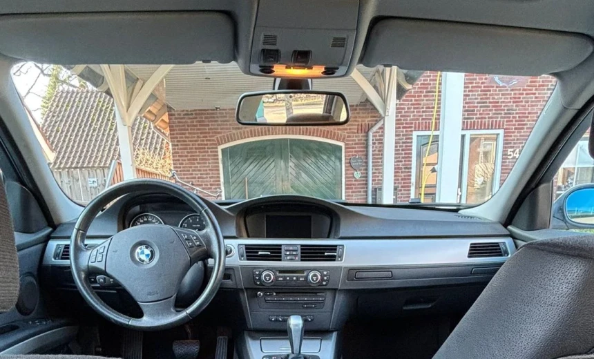 BMW 325 2008 Gasoline Automatic Image 11