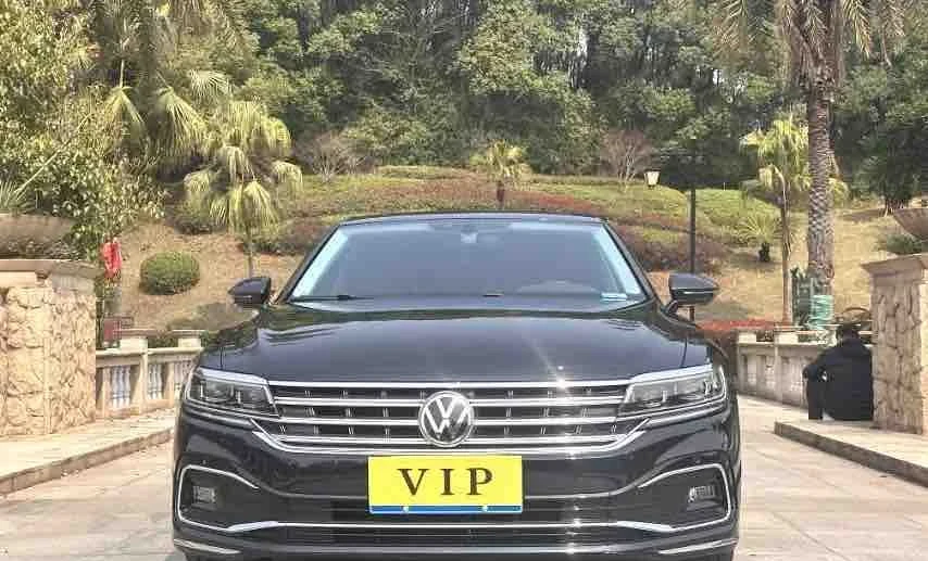 Volkswagen Phaeton 2021 Gasoline Automatic Image 1