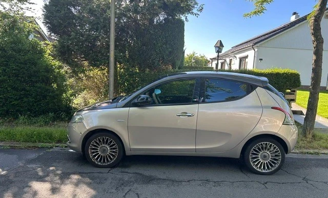 Lancia Ypsilon 2013 Gasoline Automatic Image 8