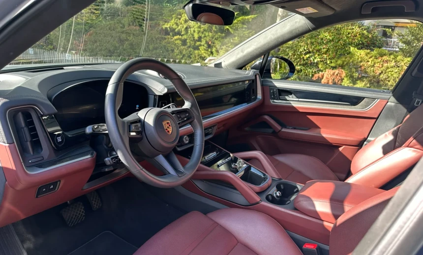 Porsche Cayenne 2023 Hybrid Electric/Gasoline Automatic Image 6