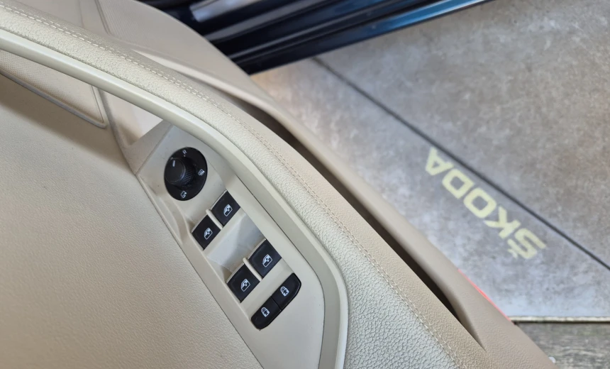 Skoda Superb 2019 Gasoline Automatic Image 11