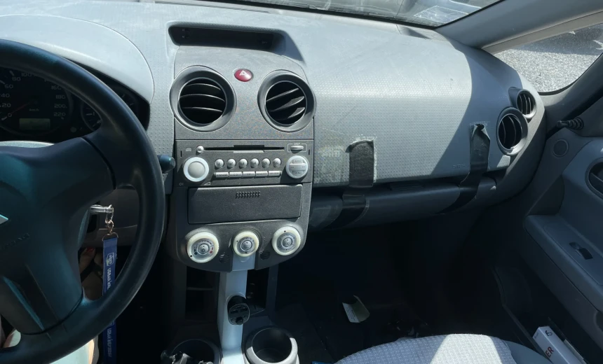 Mitsubishi Colt 2004 Gasoline Manual Image 4