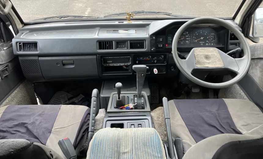 Mitsubishi Delica 1991 Diesel Automatic Image 12