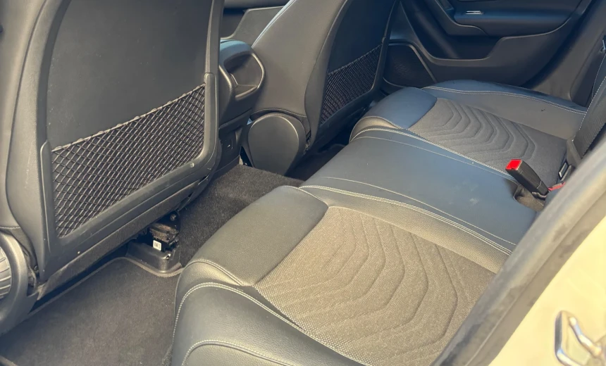 Mercedes-Benz A 250 2023 Hybrid Electric/Gasoline Automatic Image 3