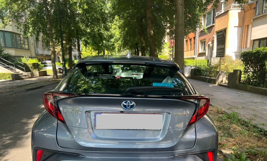 Toyota C-HR 2023 Hybrid Electric/Diesel Automatic Image 2