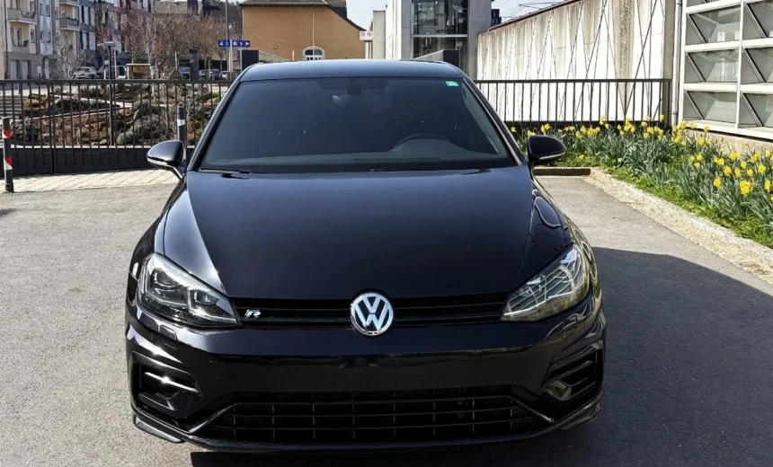 Volkswagen Golf 2019 Gasoline Automatic Image 1