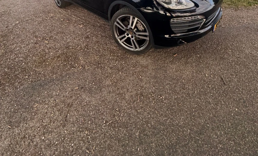 Porsche Cayenne 2010 Gasoline Automatic Image 3