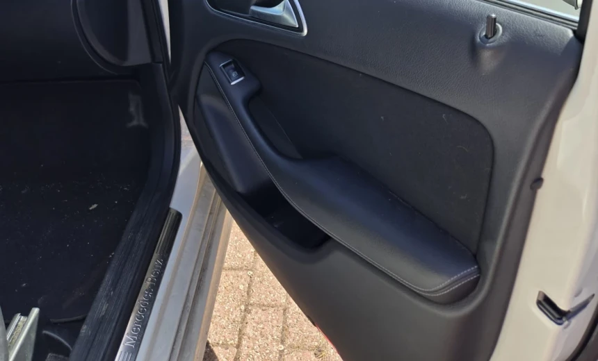 Mercedes-Benz B 250 2015 Electric Automatic Image 4