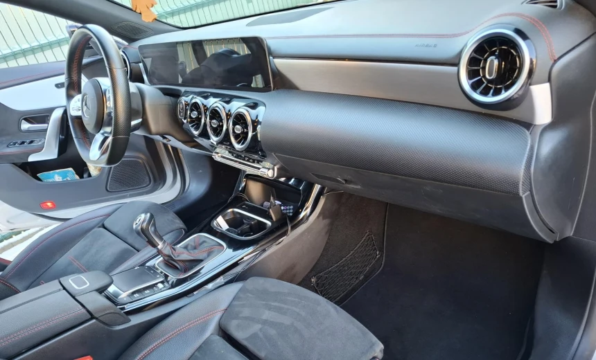 Mercedes-Benz CLA 180 2020 Gasoline Manual Image 15