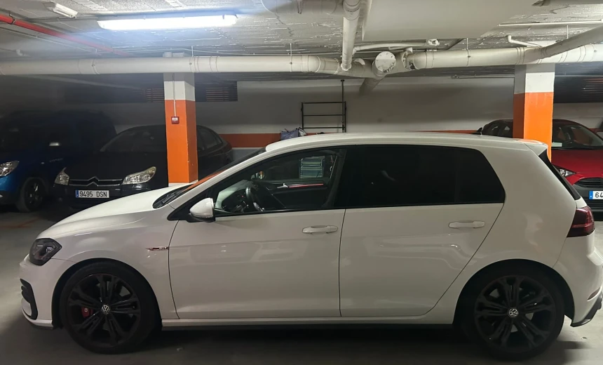 Volkswagen Golf GTI 2017 Gasoline Automatic Image 12