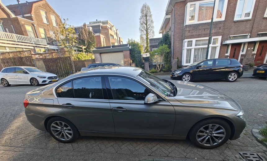 BMW 330 2016 Hybrid Electric/Gasoline Automatic Image 6