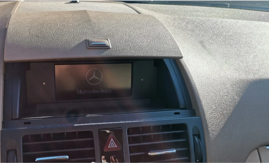 Mercedes-Benz C 230 2008 Gasoline Manual Image 8