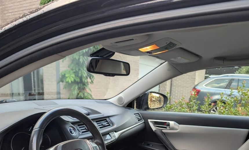 Lexus CT 200h 2011 Hybrid Electric/Gasoline Automatic Image 3