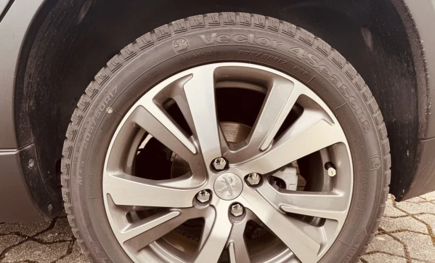 Peugeot 2008 2018 Gasoline Manual Image 4