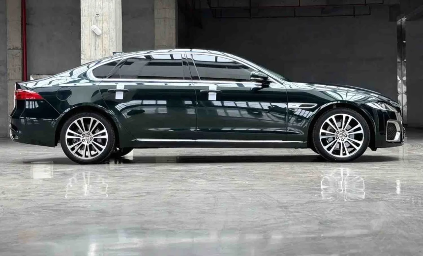 Jaguar XF 2023 Gasoline Automatic Image 2