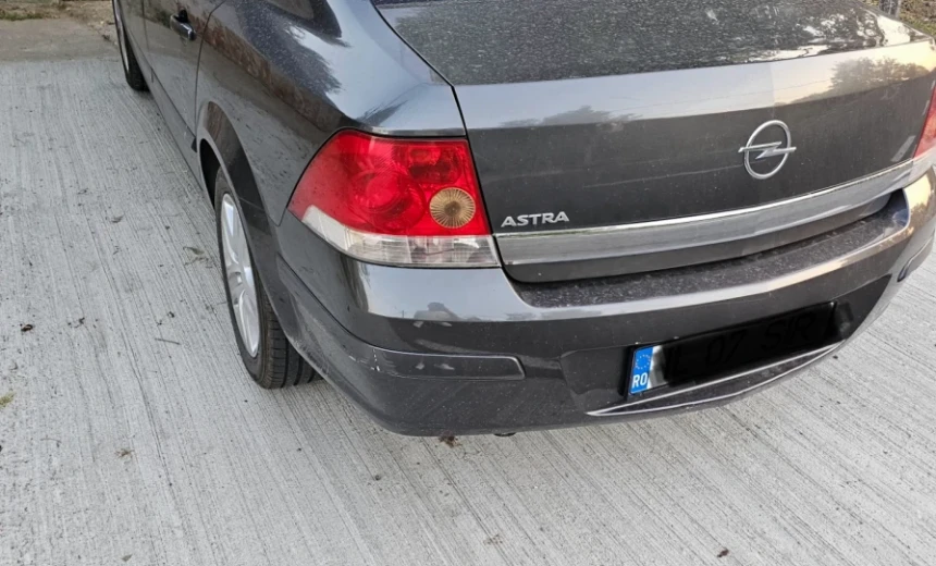 Opel Astra 2010 Gasoline Manual Image 3