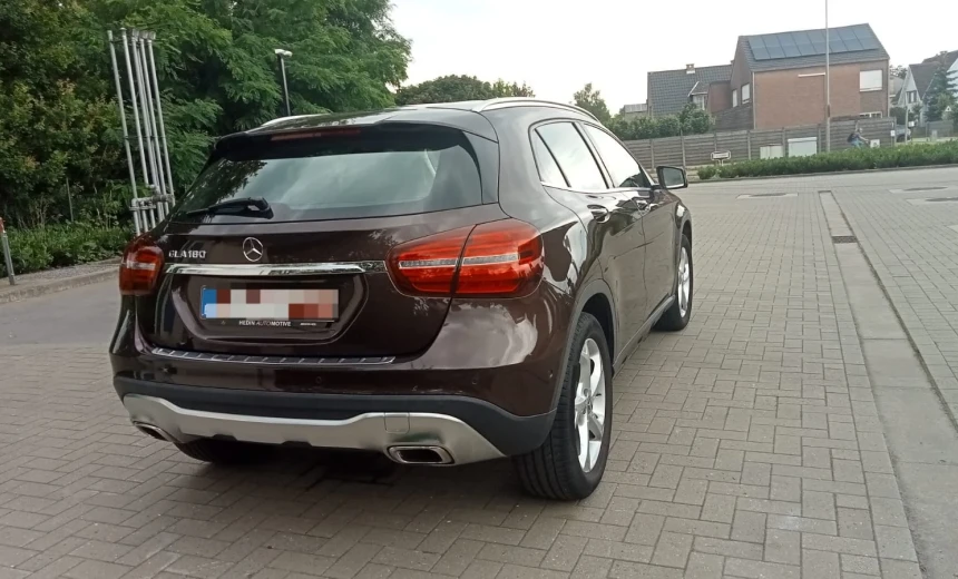 Mercedes-Benz GLA 180 2018 Gasoline Automatic Image 10