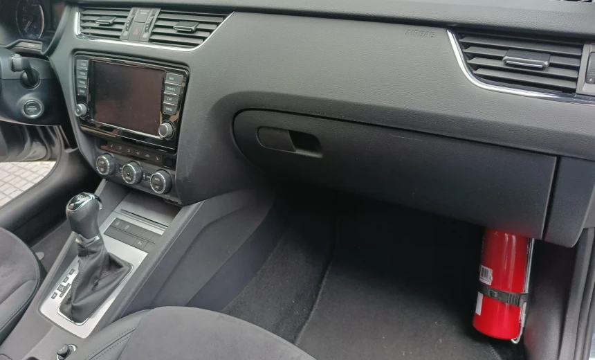 Skoda Octavia 2017 Gasoline Automatic Image 10