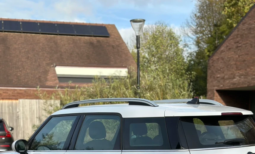 MINI Cooper Countryman 2018 Hybrid Electric/Gasoline Automatic Image 4