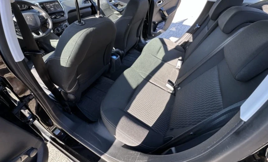 Peugeot e-208 2016 Gasoline Manual Image 1