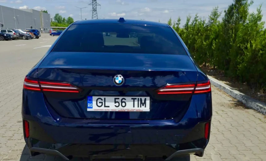 BMW 520 2024 Hybrid Electric/Gasoline Automatic Image 5