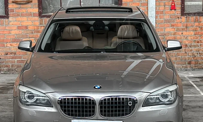 BMW 750 2010 Gasoline Automatic Image 0
