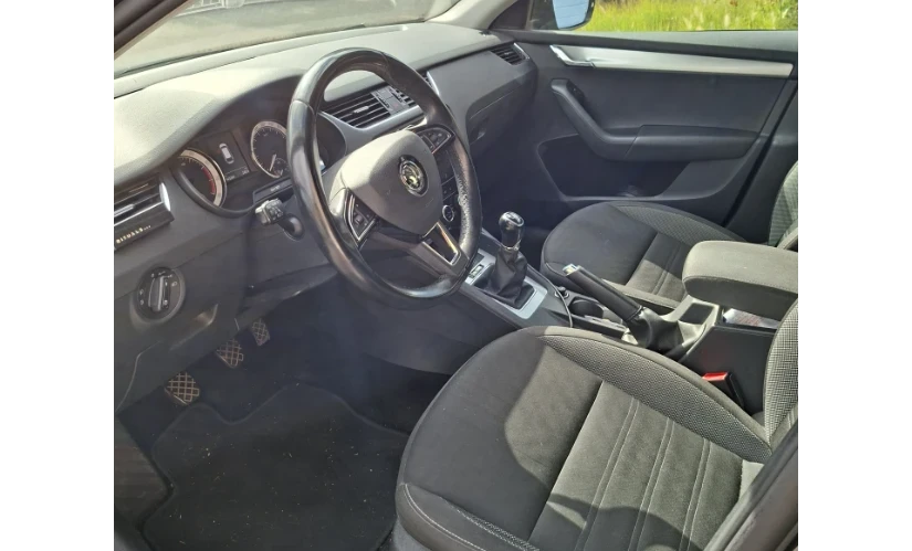 Skoda Octavia 2018 Gasoline Manual Image 4