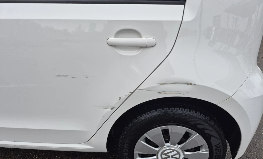 Volkswagen up! 2016 Gasoline Manual Image 9