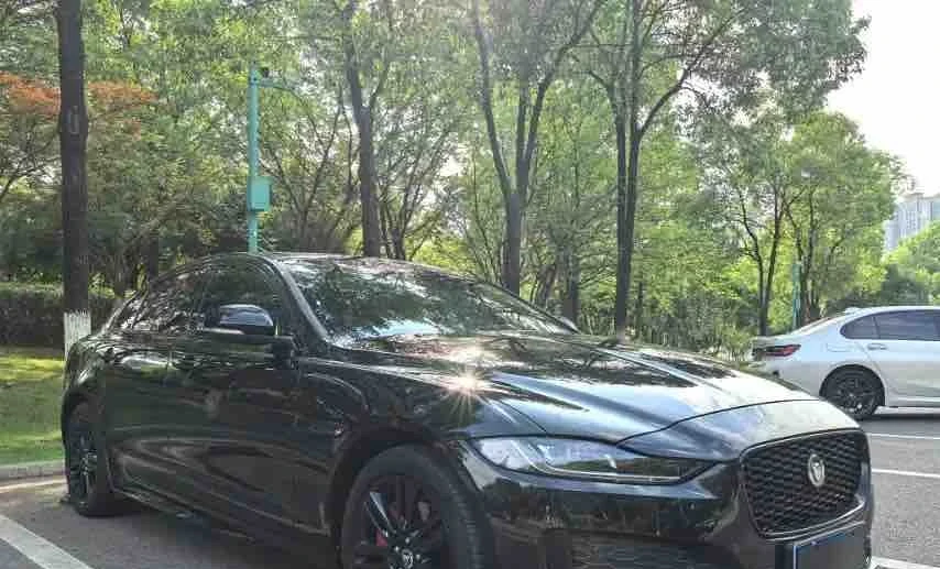 Jaguar XE 2025 Gasoline Automatic Image 2